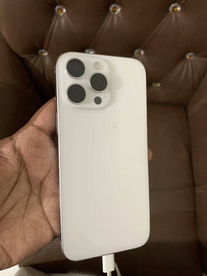 Apple iPhone 16 Pro Max 1