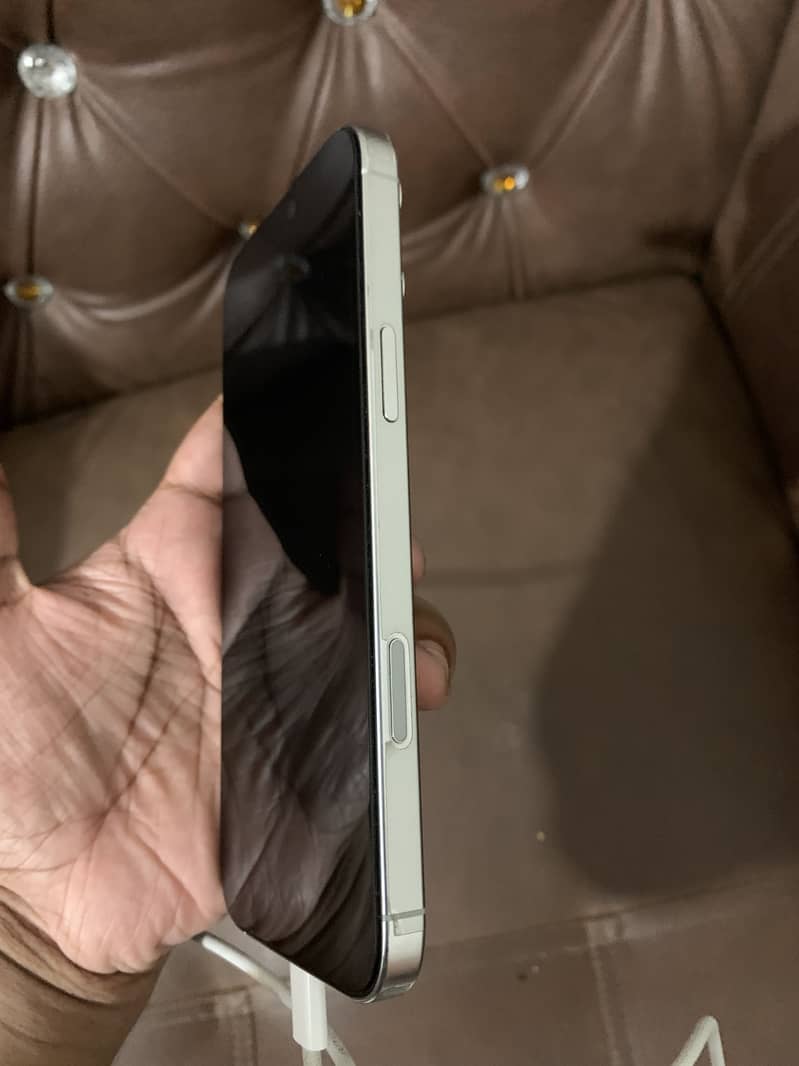 Apple iPhone 16 Pro Max 5