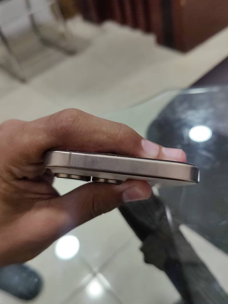 Apple iPhone 16 Pro Max 1