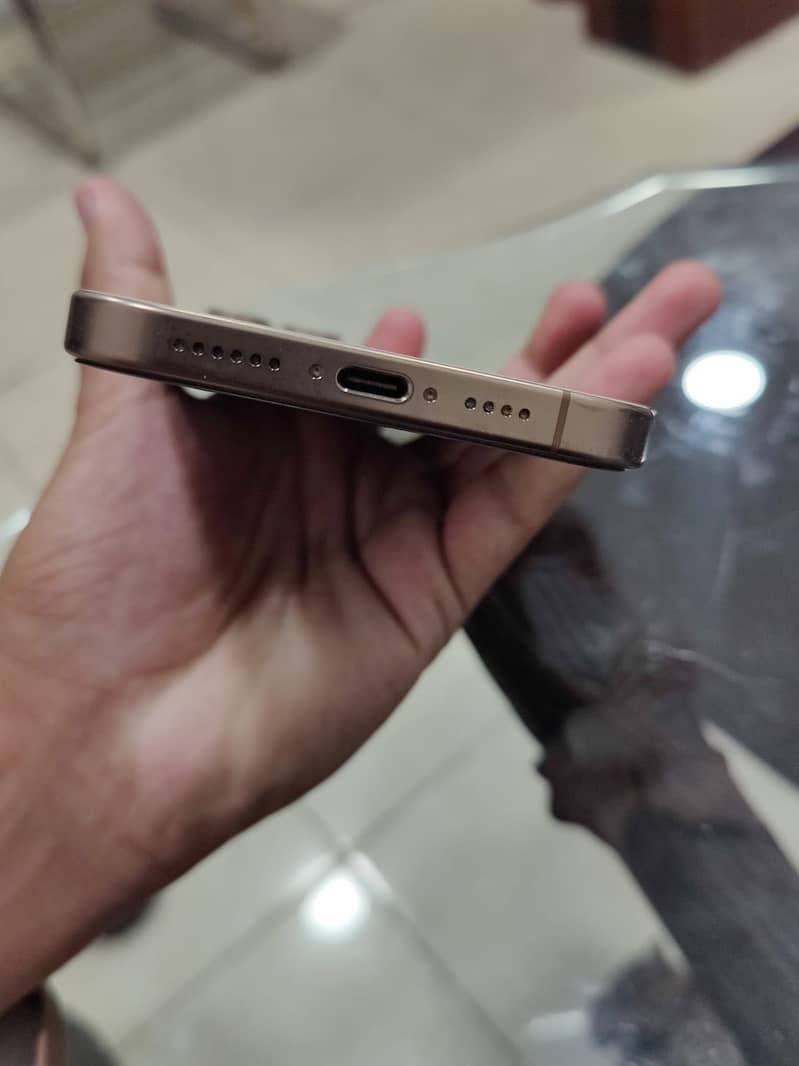 Apple iPhone 16 Pro Max 5