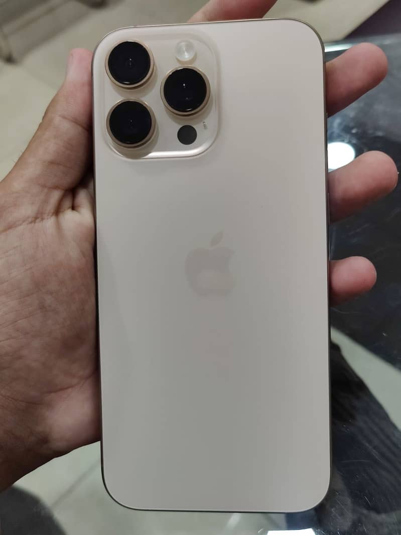 Apple iPhone 16 Pro Max 6