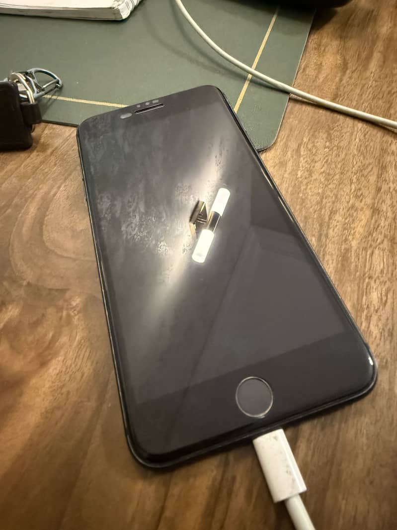 Apple iPhone 8 Plus 1