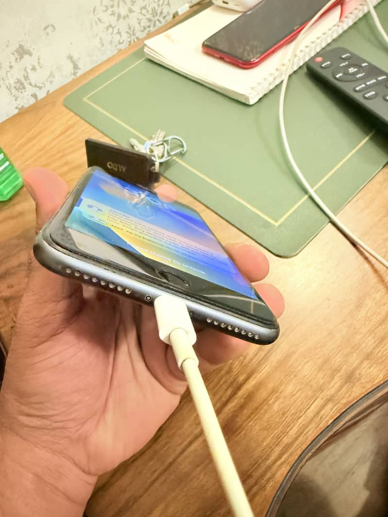 Apple iPhone 8 Plus 4
