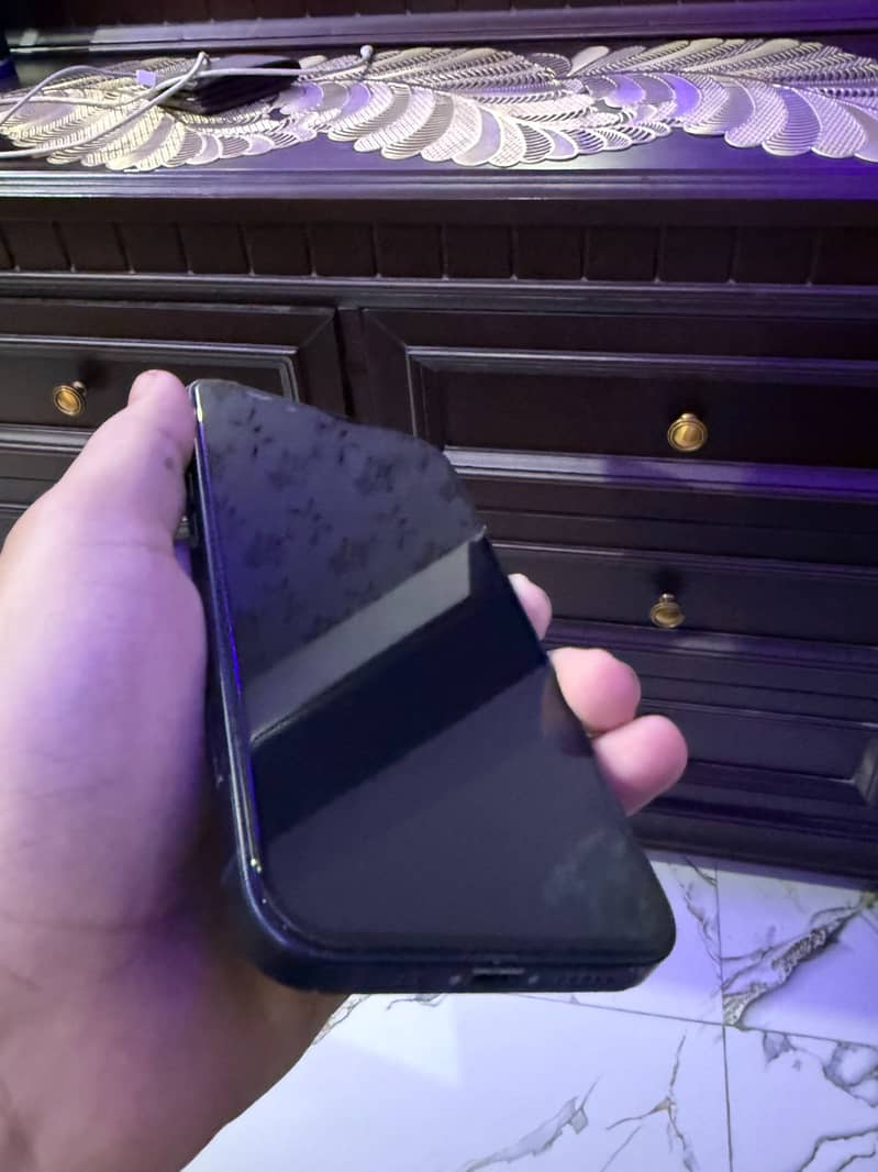 Apple iPhone 13 2