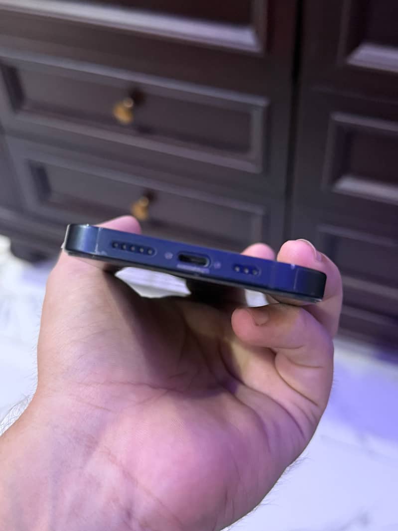 Apple iPhone 13 4