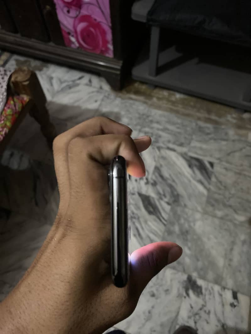 Apple iPhone 11 Pro 1