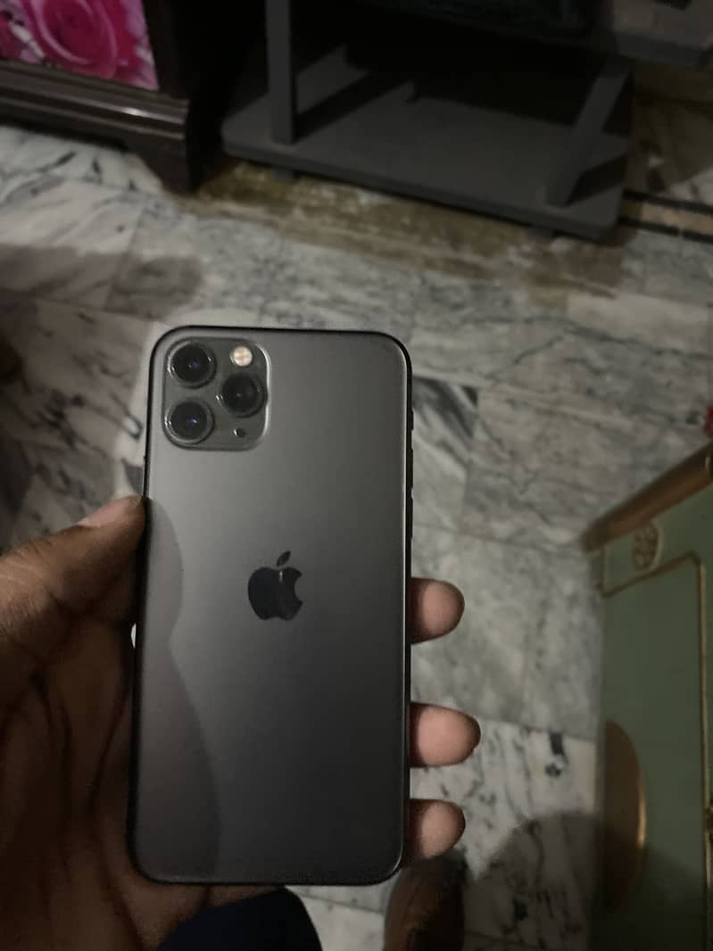 Apple iPhone 11 Pro 4