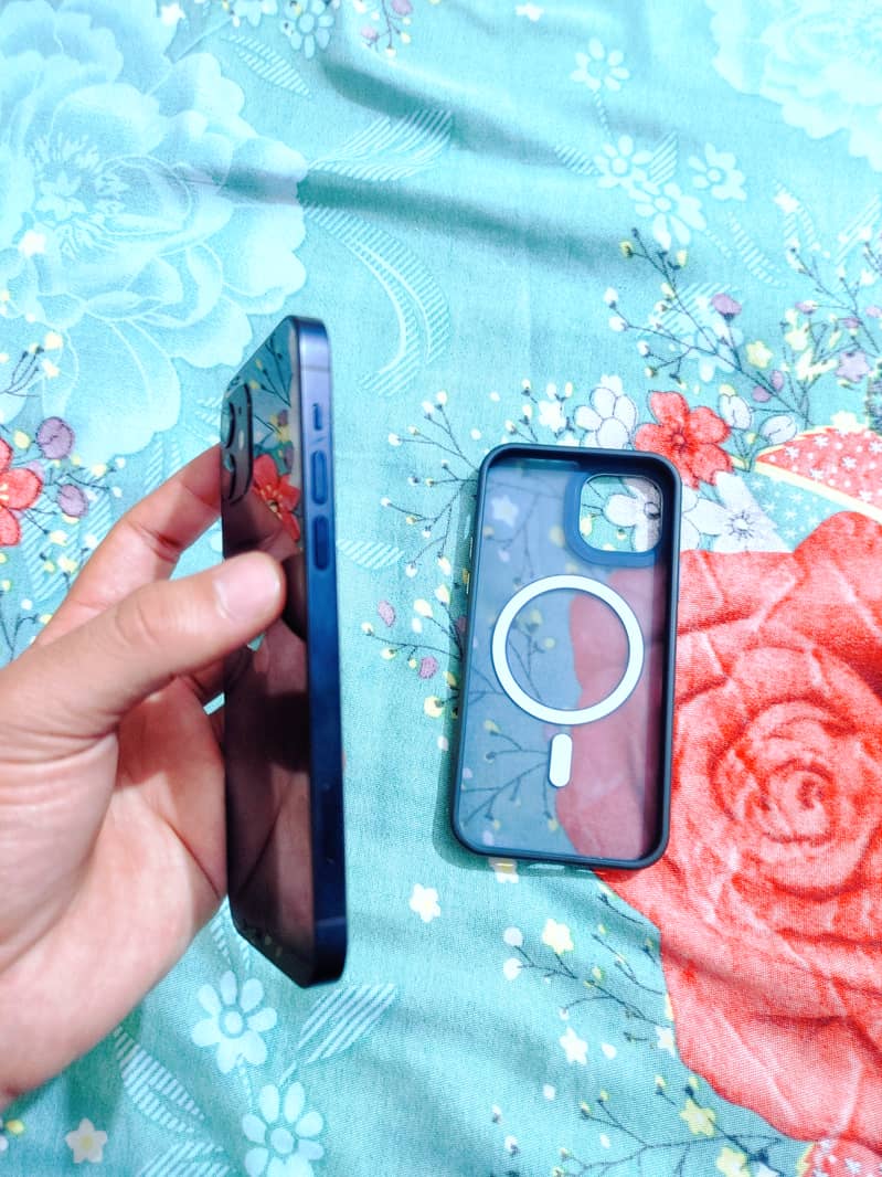 Apple iPhone 12 6