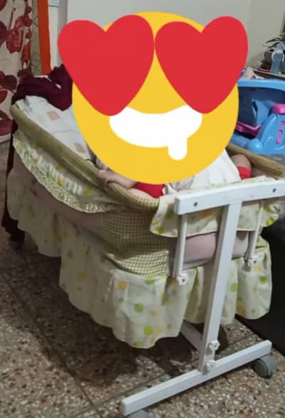 tinnies baby bed and swing