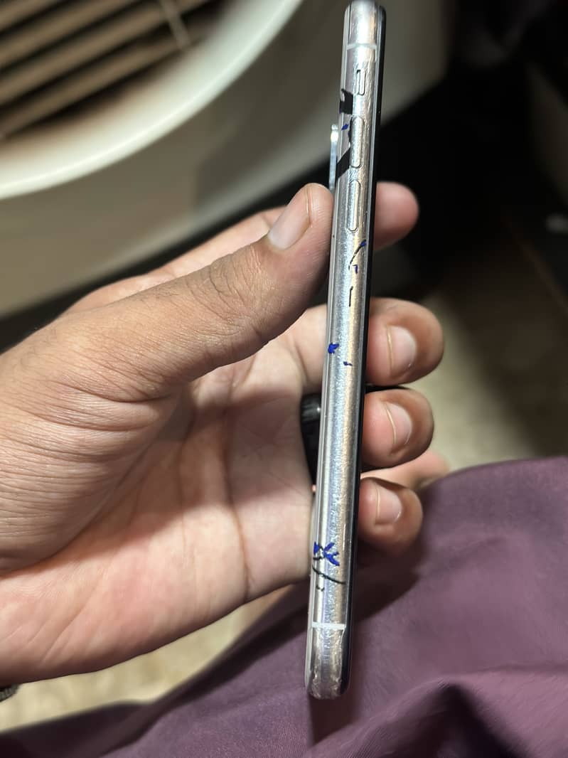 Apple iPhone X 3