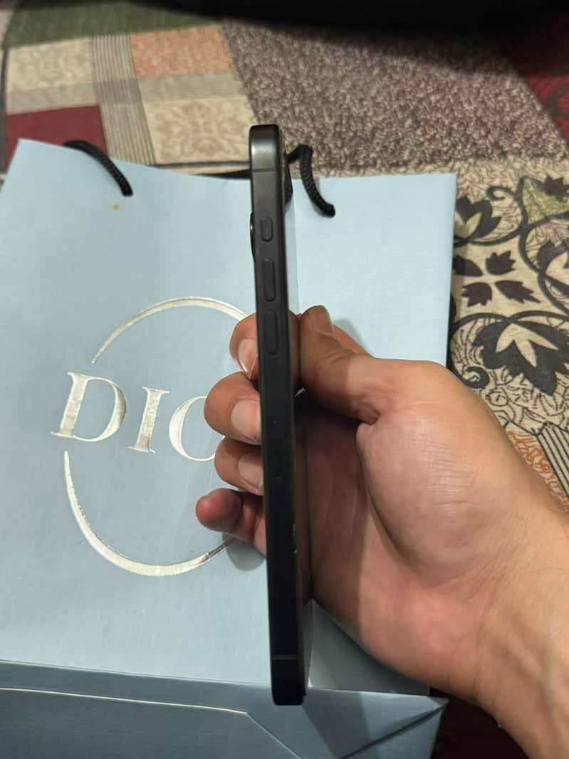 Iphone 15 pro max 4