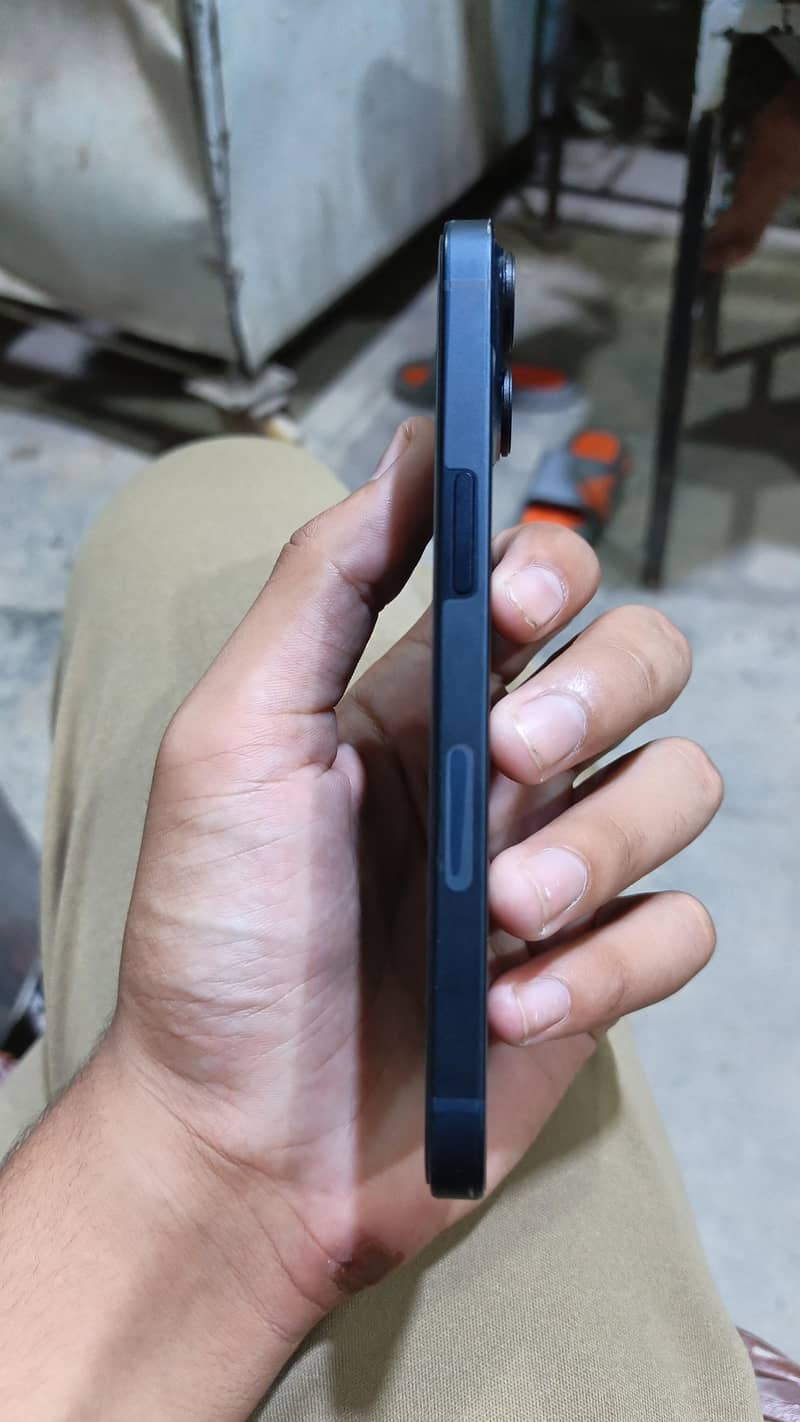 Apple iPhone 13 2