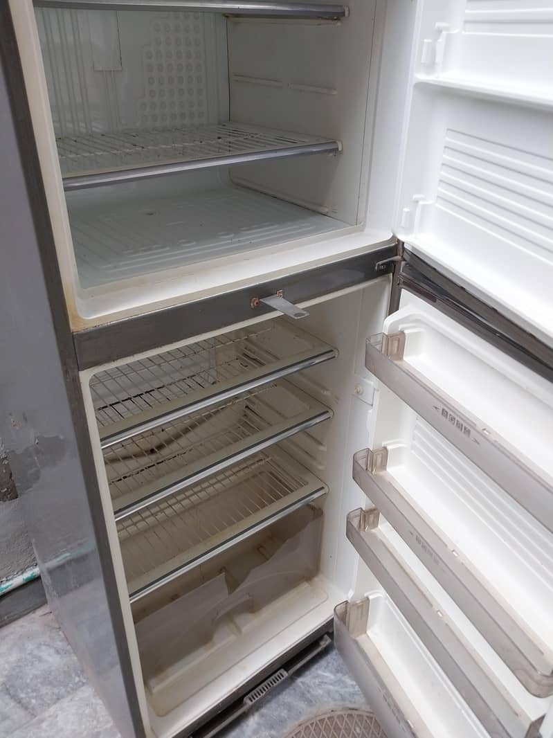 dawlance medium size fridge 2