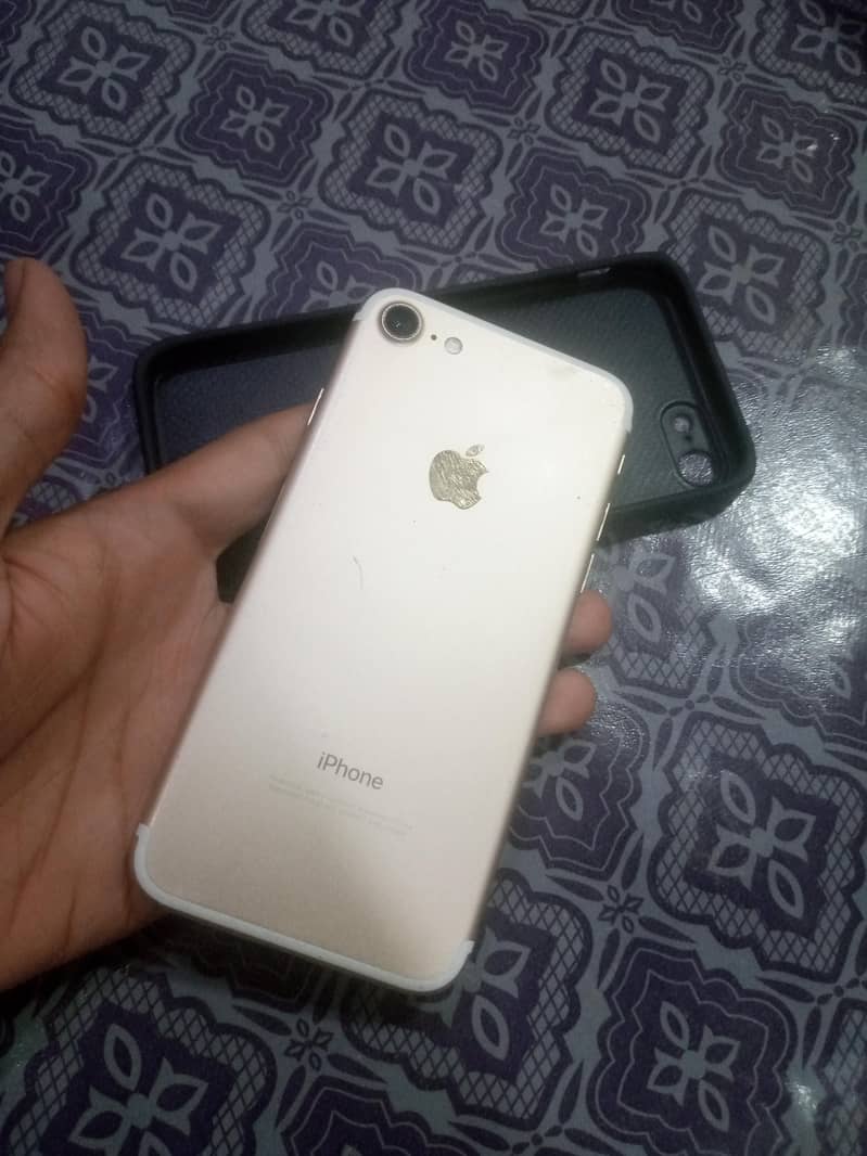Apple iPhone 7 0