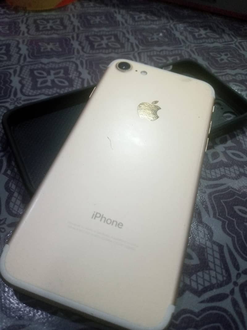 Apple iPhone 7 1