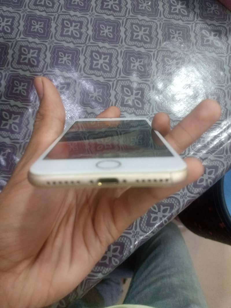 Apple iPhone 7 4
