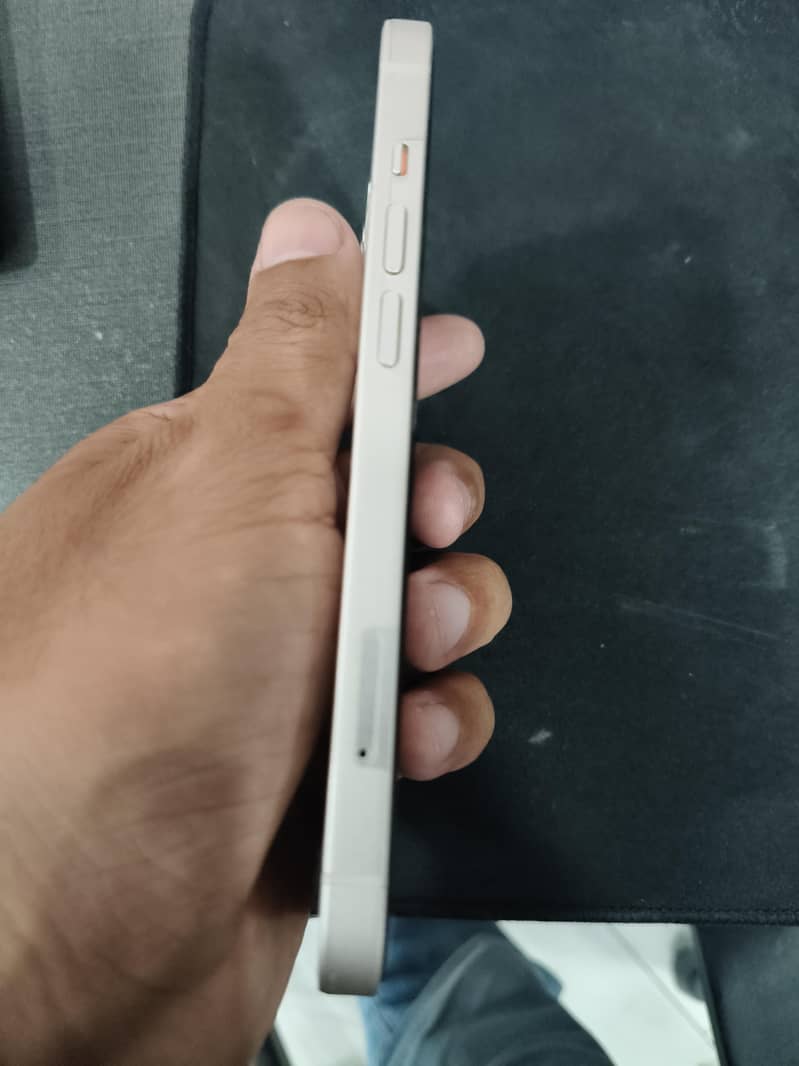 Apple iPhone 13 1