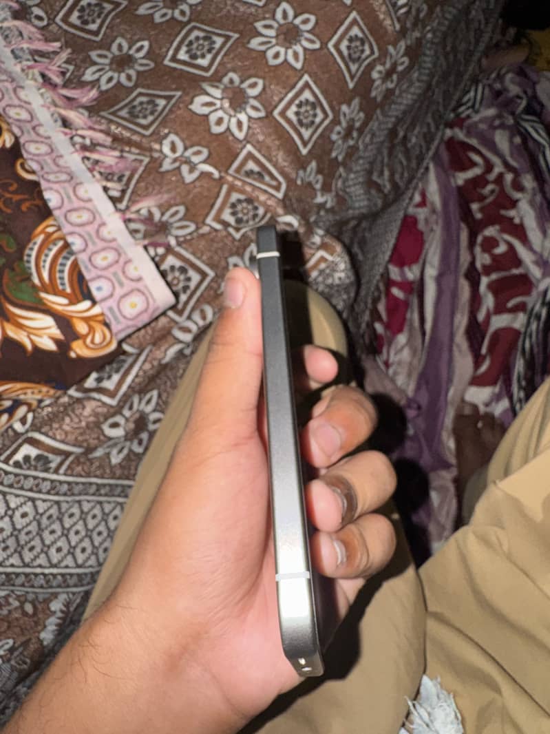 Google Pixel 9 4