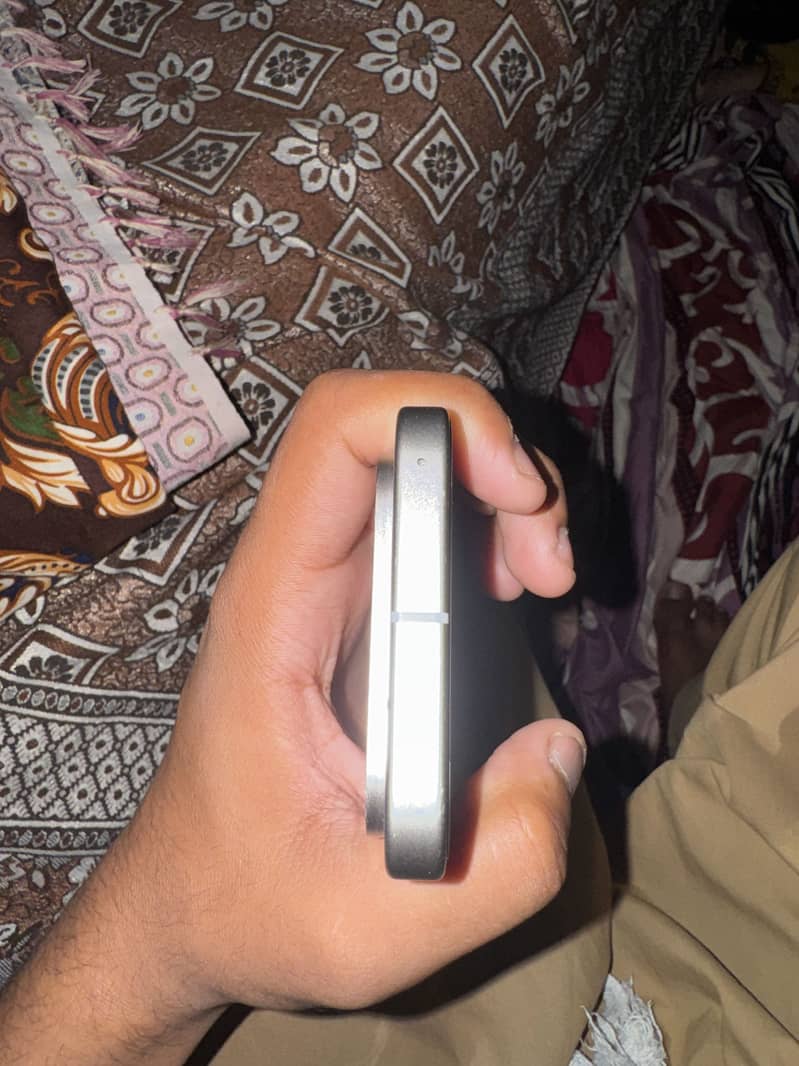 Google Pixel 9 5