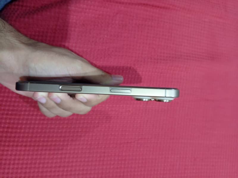 Apple iPhone 16 Pro 2