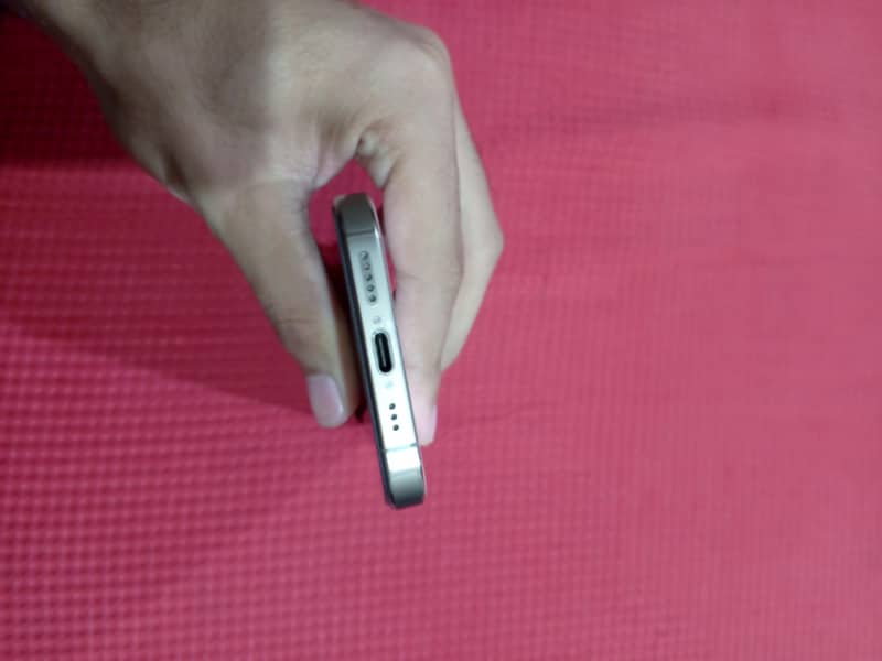 Apple iPhone 16 Pro 4