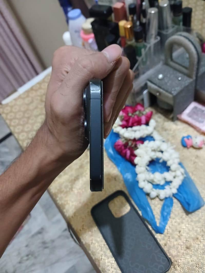 Apple iPhone 15 Pro Max 2