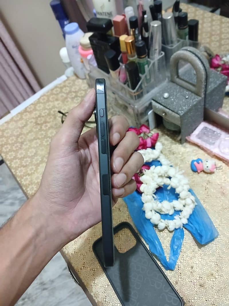 Apple iPhone 15 Pro Max 4