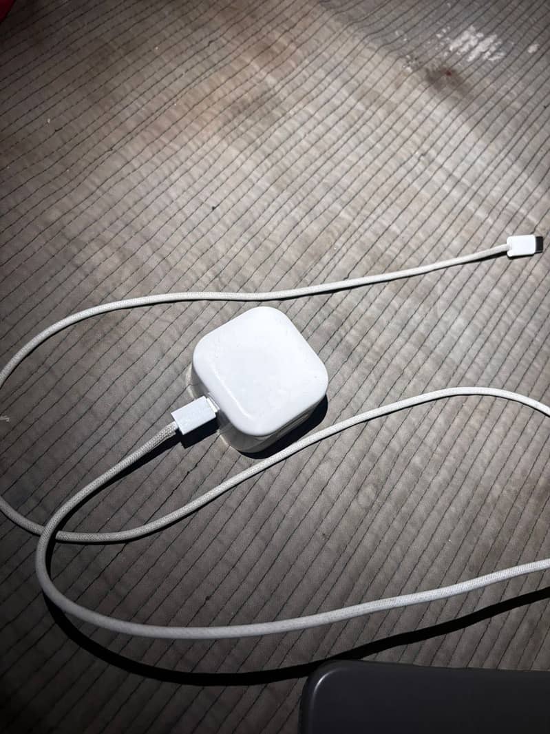 Apple iPhone 16 Pro 1