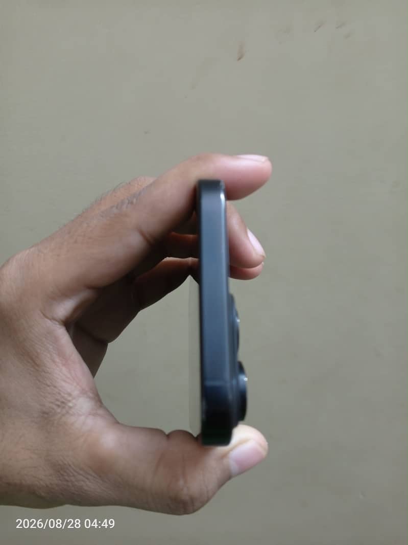 Apple iPhone 16 Pro Max 2
