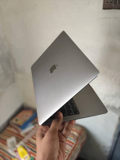 Mackbook air 2018 full original but screen lines