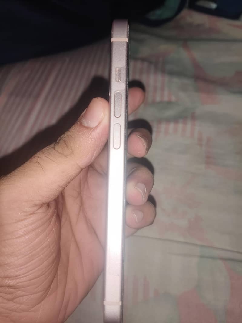 Apple iPhone 15 3