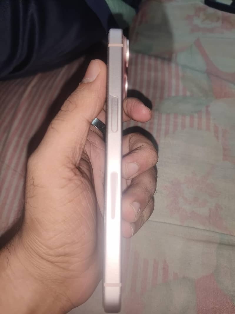 Apple iPhone 15 4