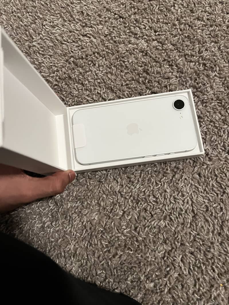 Apple iPhone 17e 5