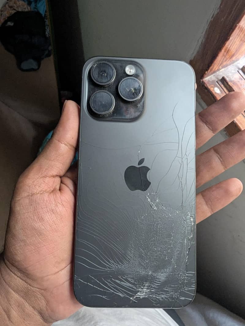 Apple iPhone 15 Pro Max 3