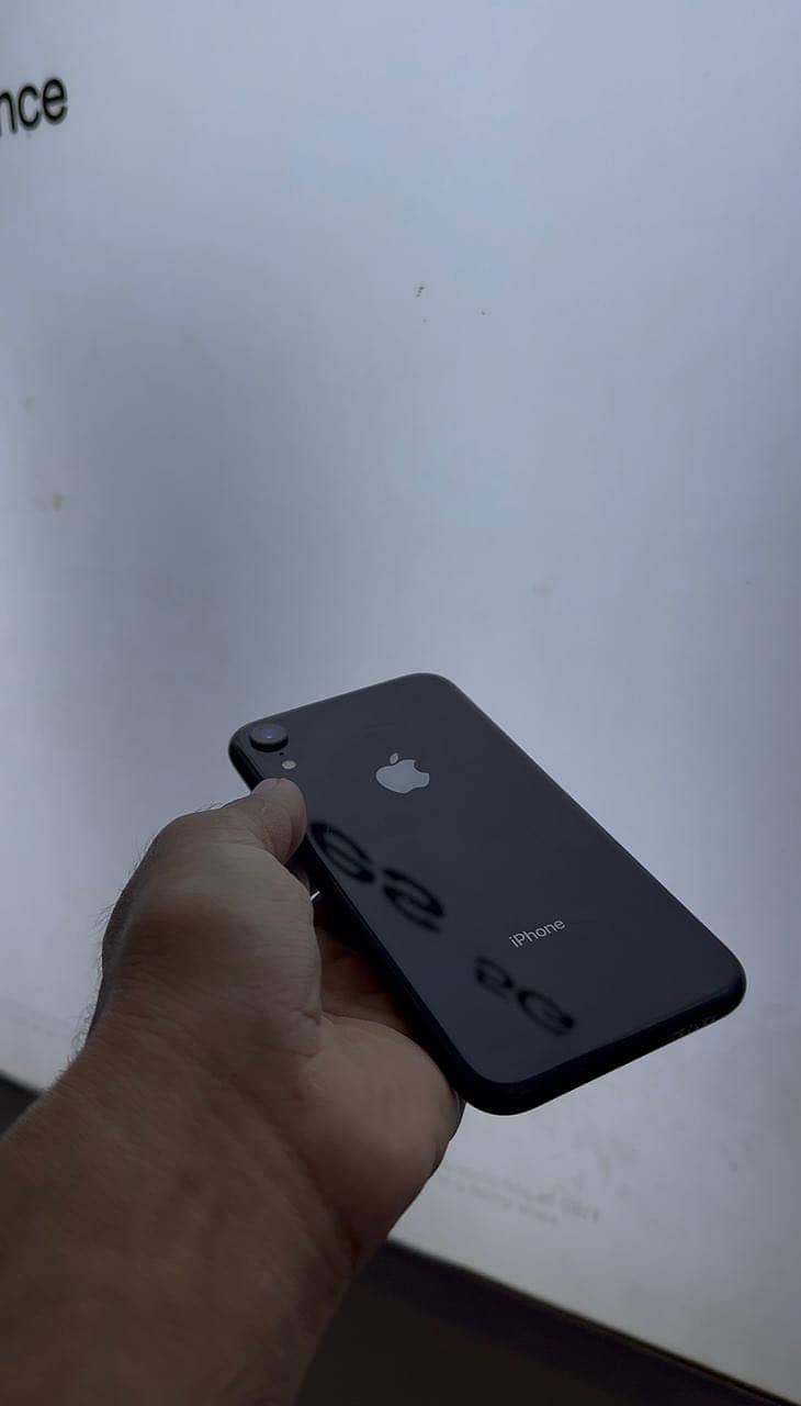 iPhone XR 1