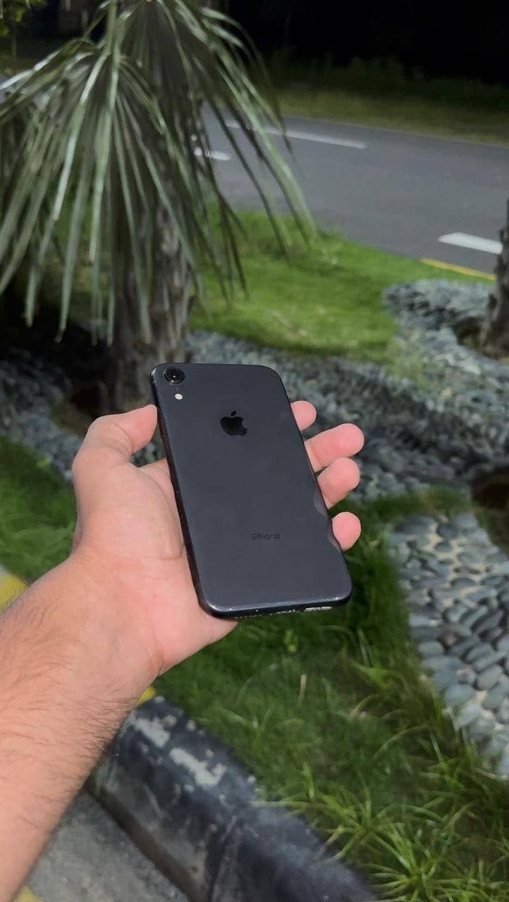 iPhone XR 3