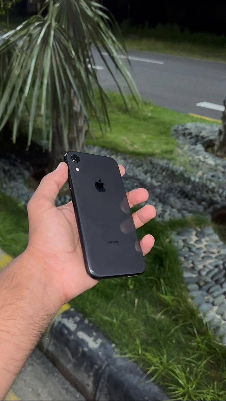 iPhone XR 6