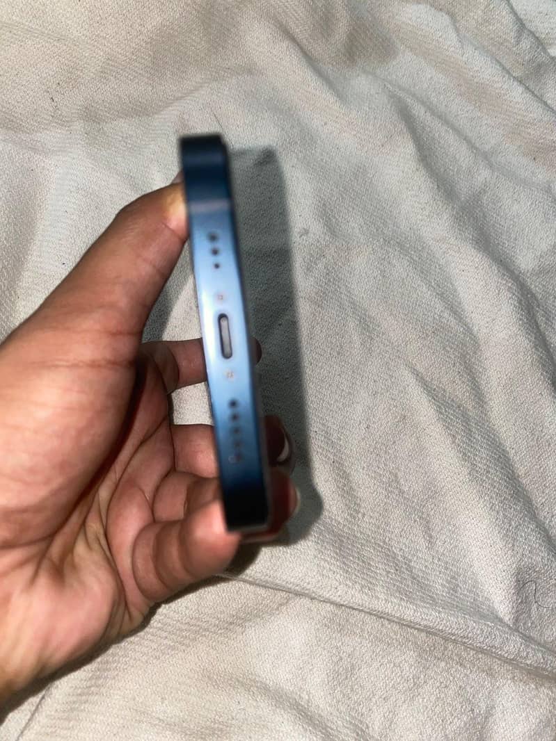 Apple iPhone 14 4