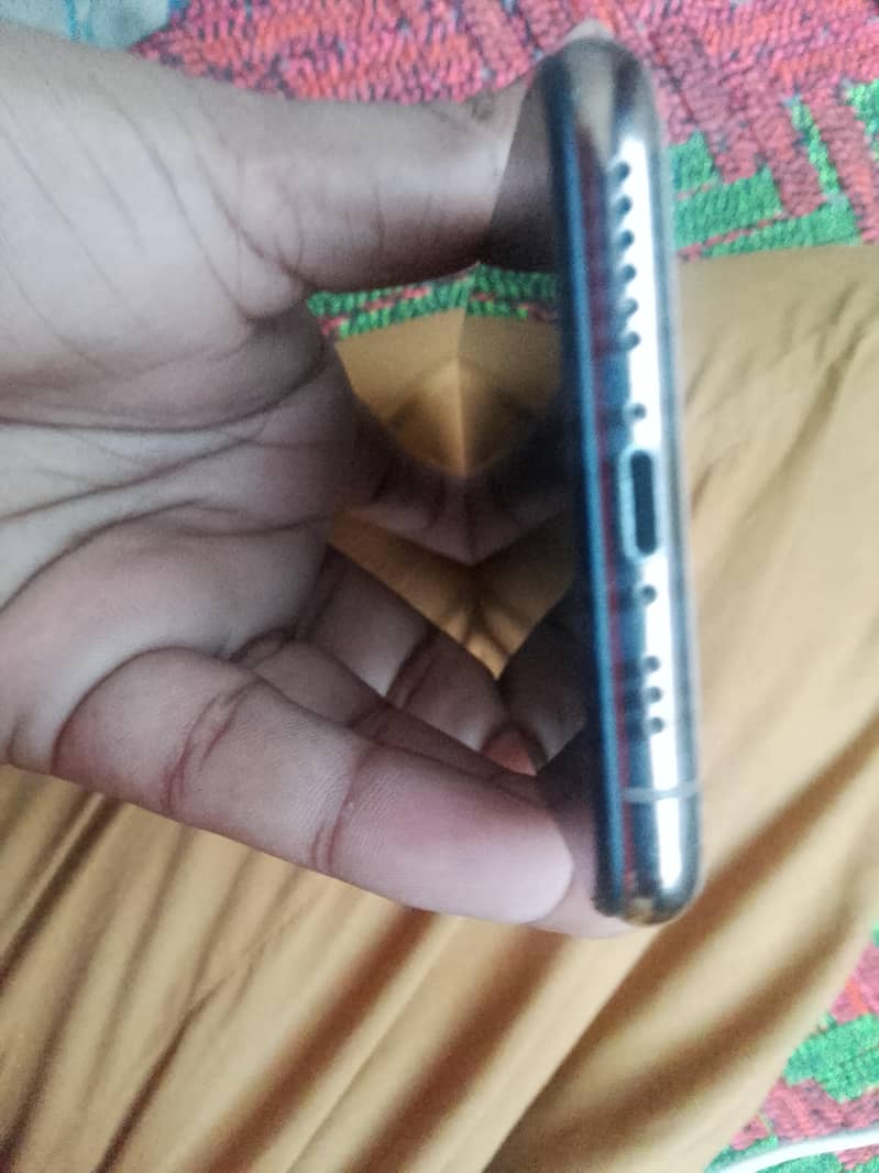 Apple iPhone XS 3