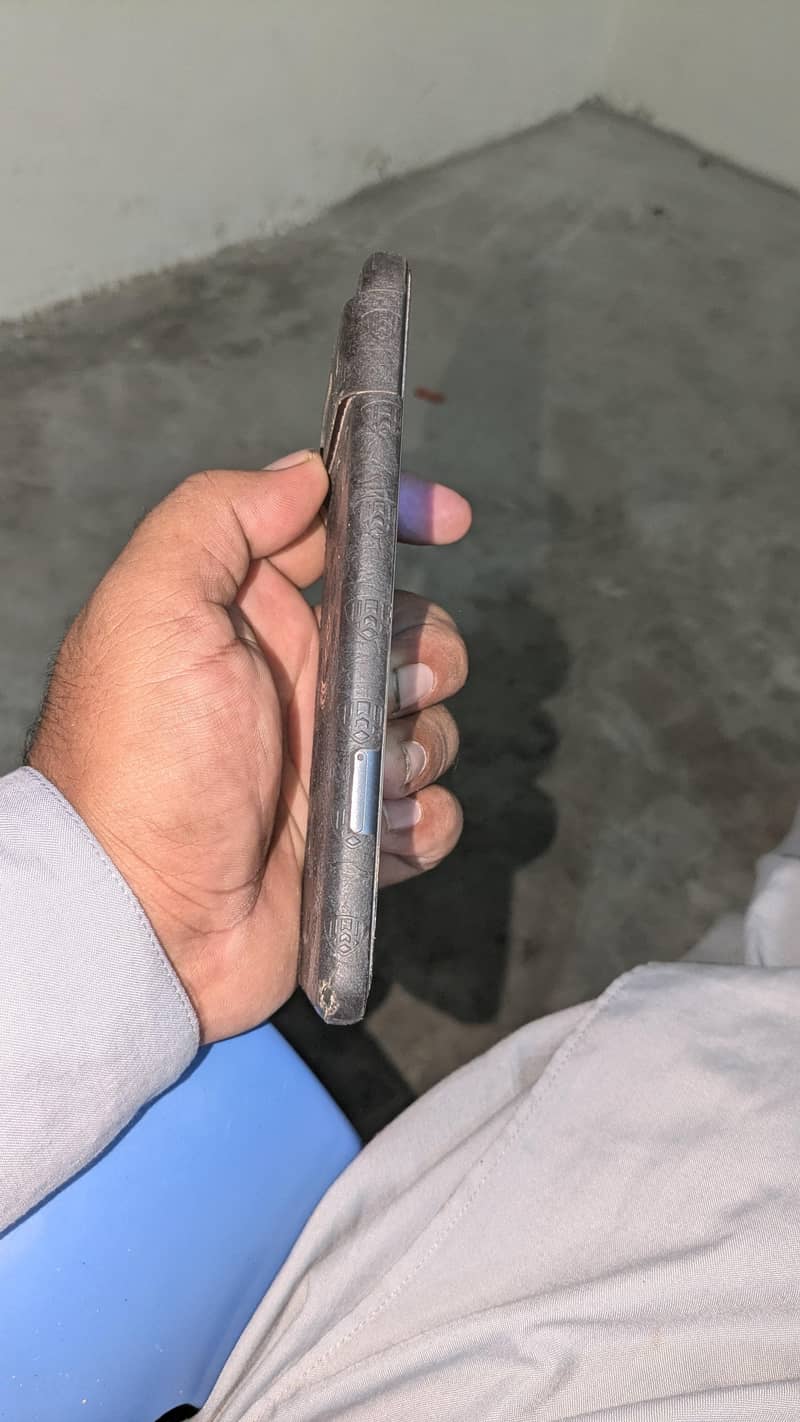 Google Pixel 8 4