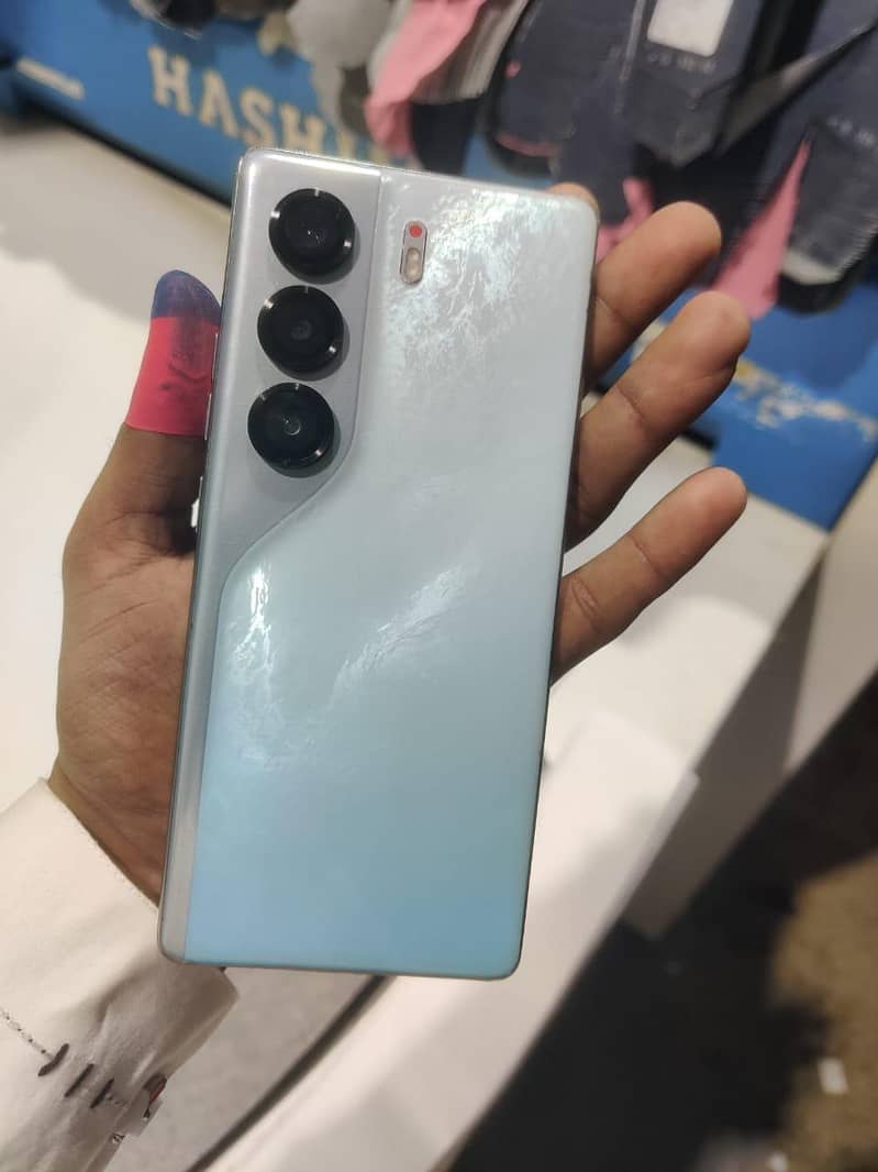Tecno CAMON 40 0