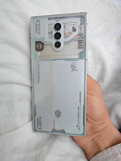 Zte nubia RedMagic 8 Pro ghost edition