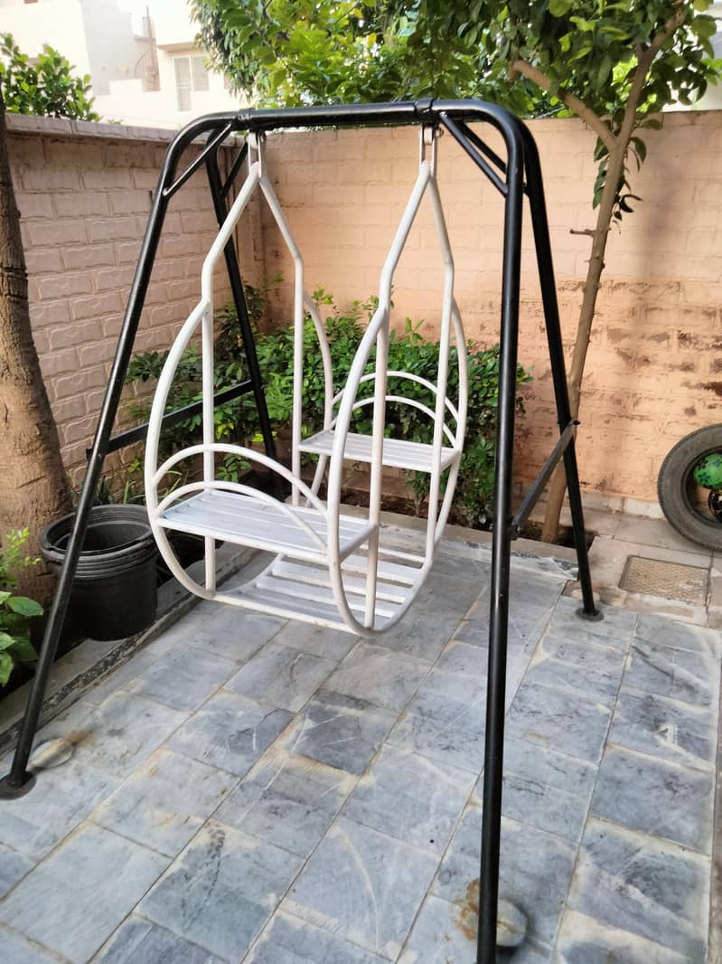 outdoor swing 0