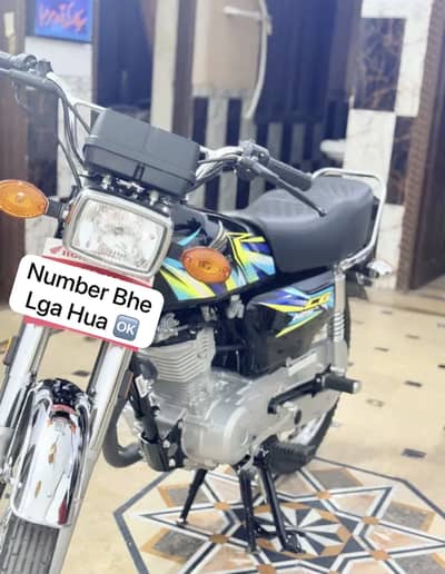 Honda 125 . Number Bhe Lga Hua Ha