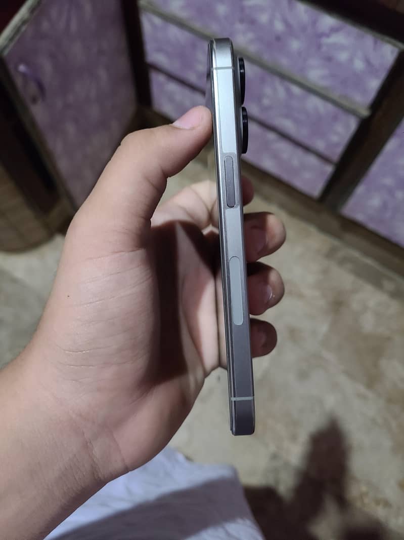 Apple iPhone 15 Pro 3