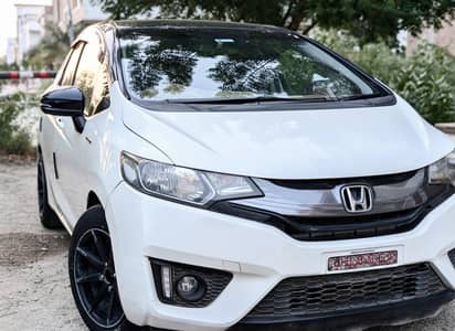 Honda Fit 1.5 Hybrid ( S push )