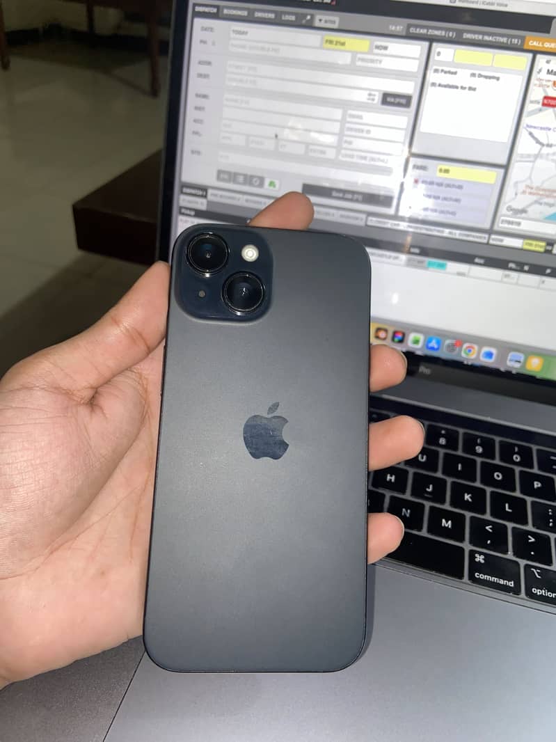 Apple iPhone 15 4