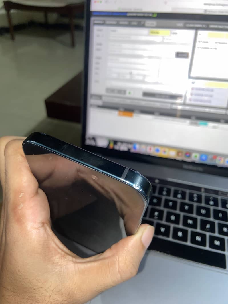 Apple iPhone 15 6