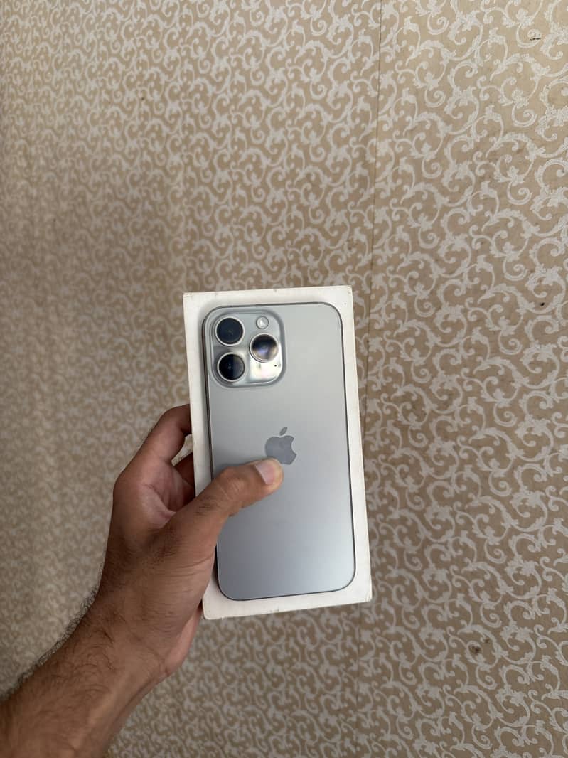 Apple iPhone 15 Pro Max 0