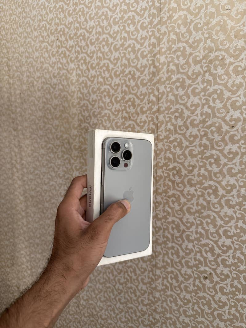 Apple iPhone 15 Pro Max 3